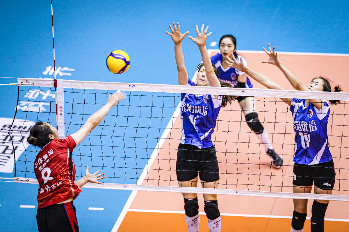 刘雨吊球被拦,高卉宜反击打手出界,浙江队遭遇严重卡轮以3-12落后.