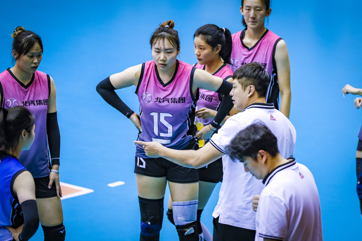 谭利月扣球得分,刘梦瑶三号位反击拿分,北京队追至19平.