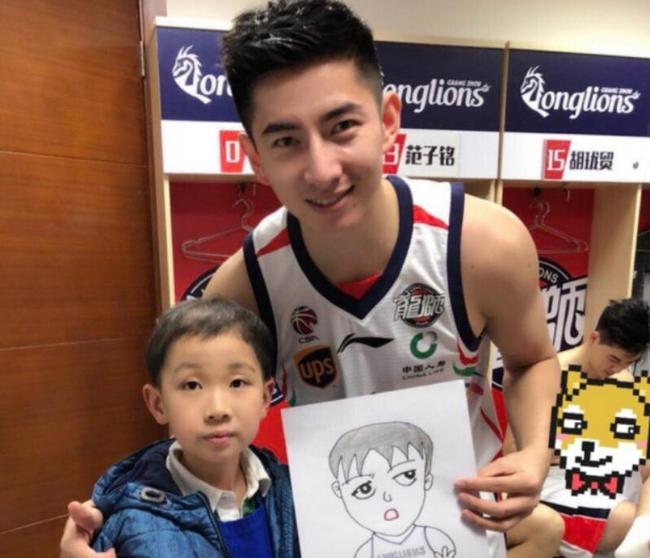 衡艺丰今年nba夏季联赛上,来自广州男篮的衡艺丰将代表奇才队出战