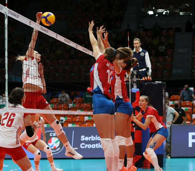 北京时间8月22日凌晨,2021年欧洲女排锦标赛小组赛第4比赛日的争夺