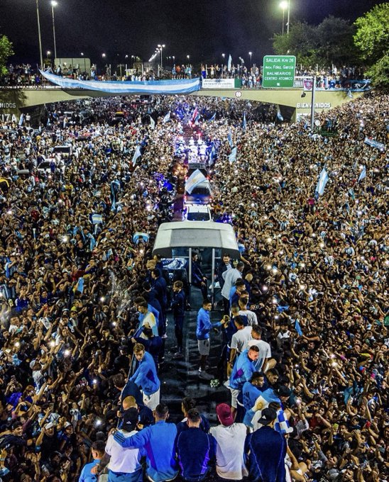 阿根廷400万人齐庆祝 为安全起见夺冠巡游提早结束