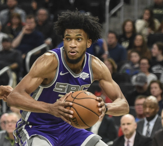 国王榜眼马文-巴格利在上半场不幸左膝盖扭伤,并且提前退场.