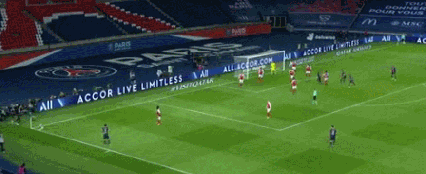 内马尔助攻马尔基尼奥斯