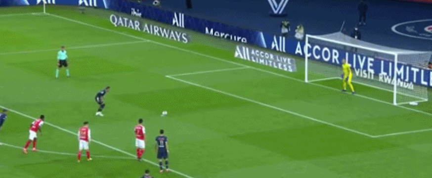 内马尔罚入点球