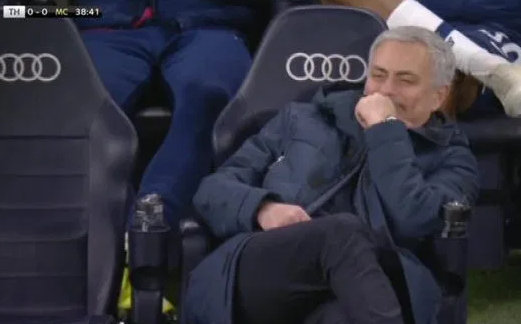 逗妹吐槽:热刺四连败！穆三年变穆三月了