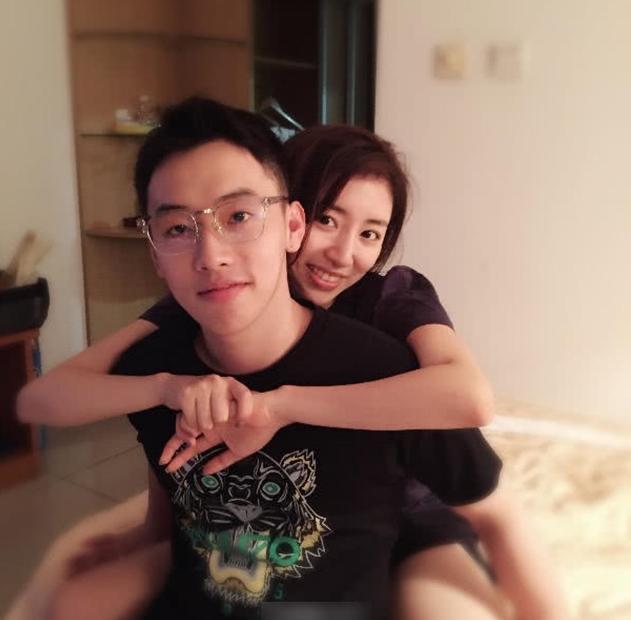 撒狗粮邹凯周捷恋爱十周年情定北京奥运会