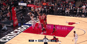 伯克斯压哨三分