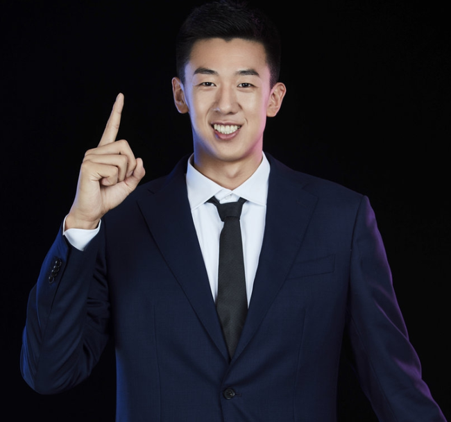 状元秀王少杰北京时间7月29日,2019年cba选秀大会今日在上海举行,手握