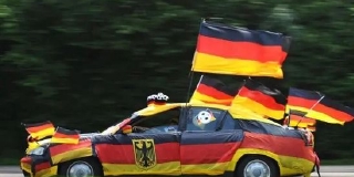 德国人只在足球场上才更爱国？