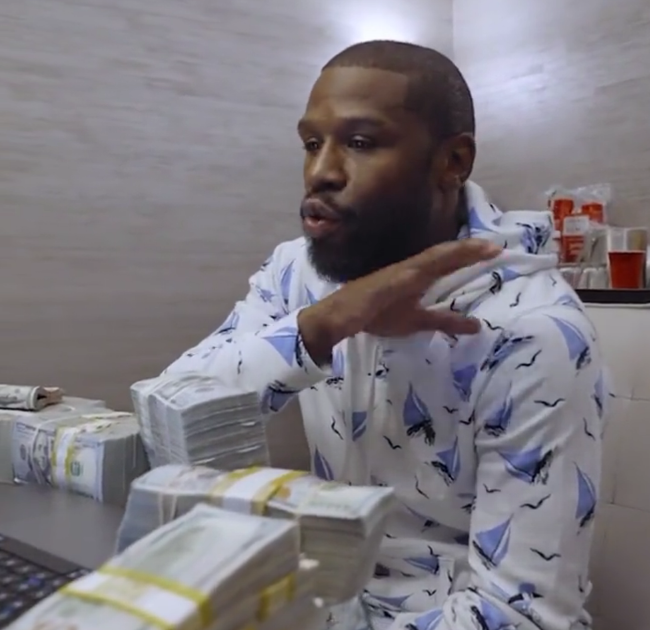 拳王梅威瑟赌勇士赢天王山 带2万美元现金下注