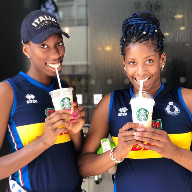 意大利女排黑珍珠姐妹花 从相看两生厌到形影不