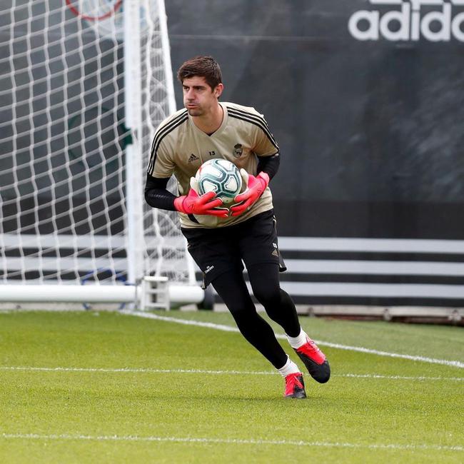 库尔图瓦没说把冠军给皇马我认为皇马比巴萨强