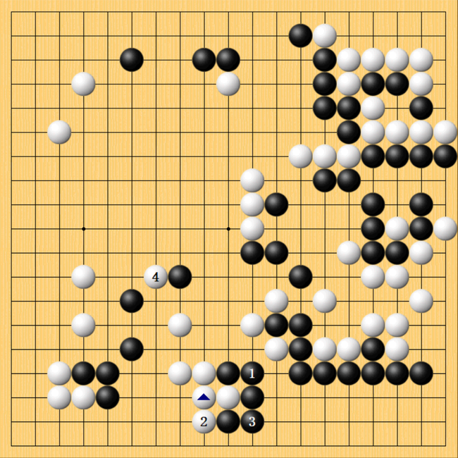 杨鼎新实战黑95、97(图中黑1、3)缓手，辜梓豪长考后跨出反击，一举扭转局势