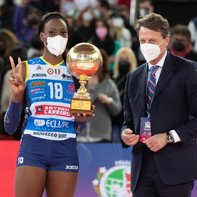 埃格努荣膺赛会MVP