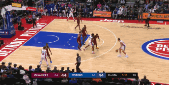 格里芬转身突破扣篮