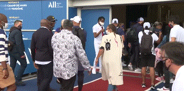 姆巴佩抵达球场