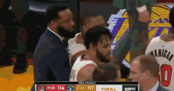 Lillard賽後更衣室暴怒:我們正努力擠進前八,輸得太冤枉,要罰款老子有的是錢!-黑特籃球-NBA新聞影音圖片分享社區