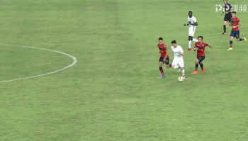 李根被甘超侵犯倒地