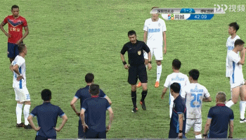 叶楚贵被主裁判黑晓虎罚下