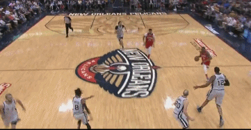 隆多助攻浓眉暴扣