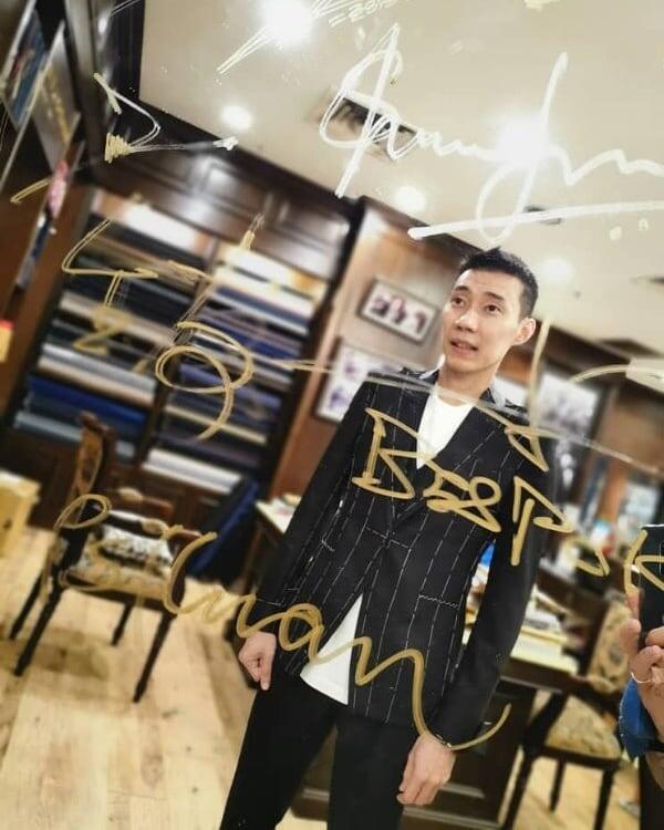 李宗伟晒帅气西装照迷倒球迷自诩穿上铠甲图