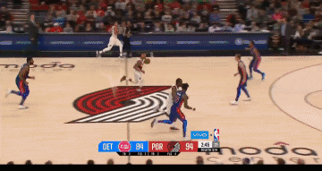 利拉德飞身上篮