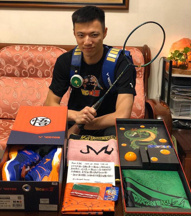 羽毛球出龙珠周边 孙悟空武道服配色球鞋了解一