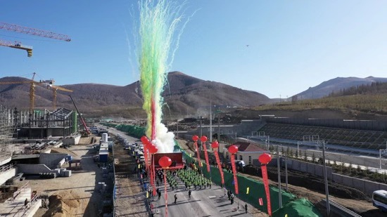 太子城冰雪小镇一号路市政配套工程通车仪式