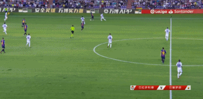 登贝莱在左路被放倒