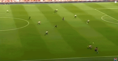 用头一点、用胸一撞，这触球方式出其不意