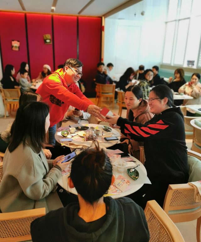 “体彩李佳琦”让这些小姐姐开心极了