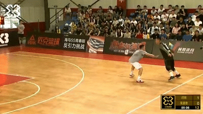 闫帅在最后时刻抓住机会再次得分