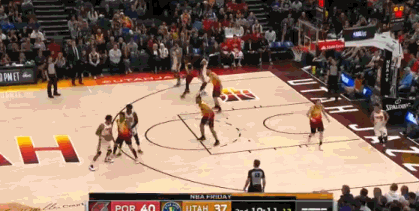 【影片】Ariza突破被侵犯裁判不理會,揮拳+追著怒吼裁判,差點動手,被驅逐!-黑特籃球-NBA新聞影音圖片分享社區