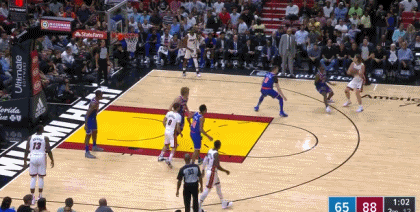 韦德命中底角三分