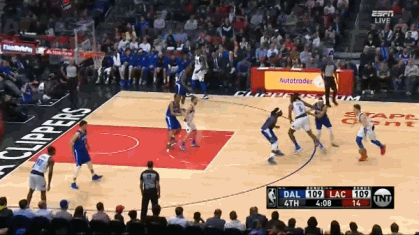 东契奇助攻小乔丹