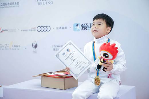 北京众国际击剑俱乐部的总经理吴杰先生说到,"赛事的发展需要依靠多