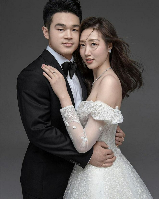 石智勇发婚纱照秀恩爱 妻子曾参加全运会女排比赛