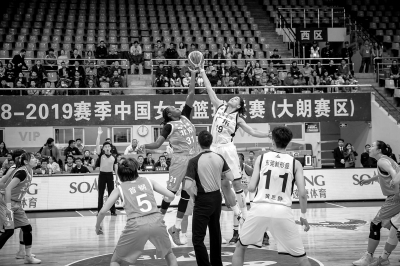 查尔斯完成在北京女篮的首秀