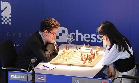 侯逸凡执黑弈和卡鲁阿纳