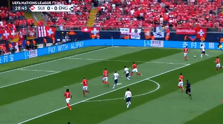 斯特林近距离又踢空