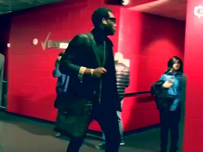 沃尔一袭黑衣大哥范十足