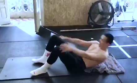 赵继伟进行恢复训练