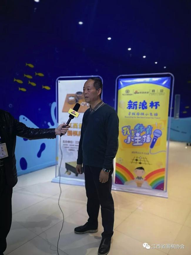 江西省围棋协会副主席熊继杰接受记者采访