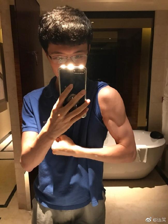 连笑微博晒的健身照片