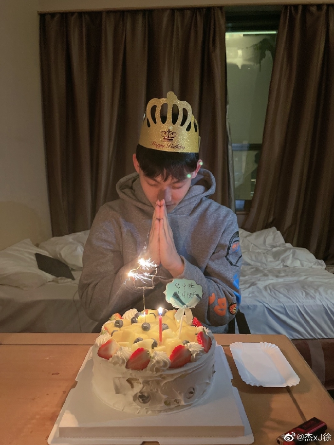 生日快乐!徐杰22岁前完成三连冠+入选国家队 ? 生日快乐!徐杰22岁前完成三连冠+入选国家队 ?