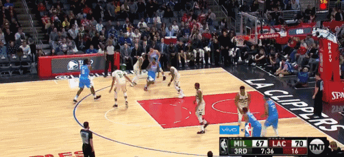 小乔丹空接暴扣