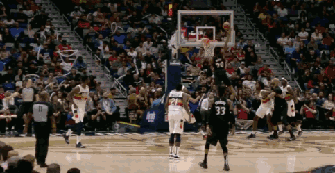 奥科吉飞身补扣