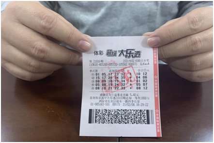 男子60元擒大乐透1800万戴帽子墨镜口罩受访图