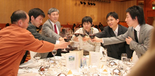 韩国棋手们干杯