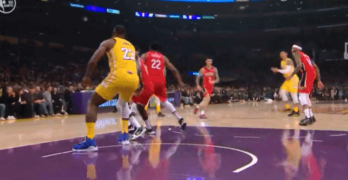 【影片】越老越妖!詹姆斯用球商碾壓對手,這兩個處理球真的是太欺負人了!-黑特籃球-NBA新聞影音圖片分享社區